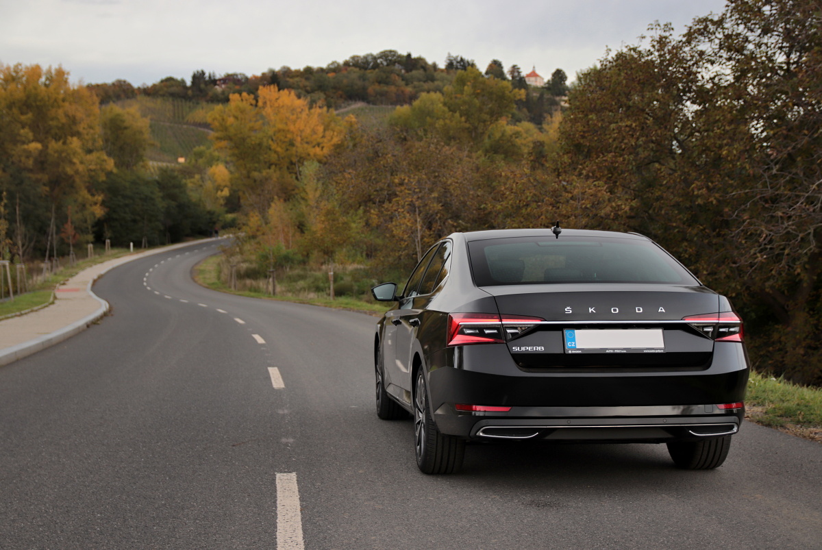 2019-skoda-superb-facelift- (17) 2019-skoda-superb-facelift- (17)