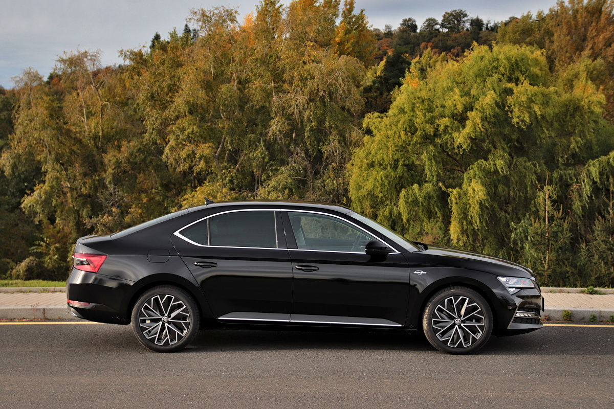 2019-skoda-superb-facelift- (24) 2019-skoda-superb-facelift- (24)