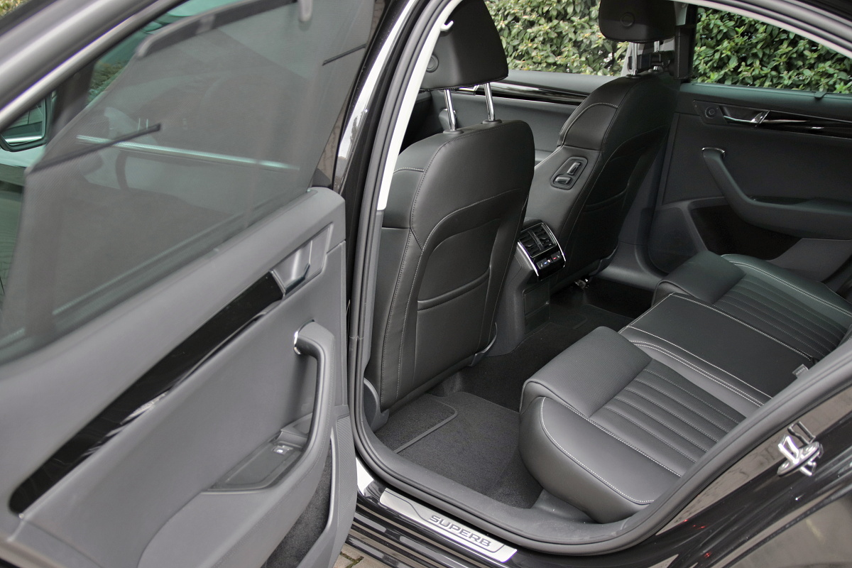 2019-skoda-superb-facelift- (35) 2019-skoda-superb-facelift- (35)