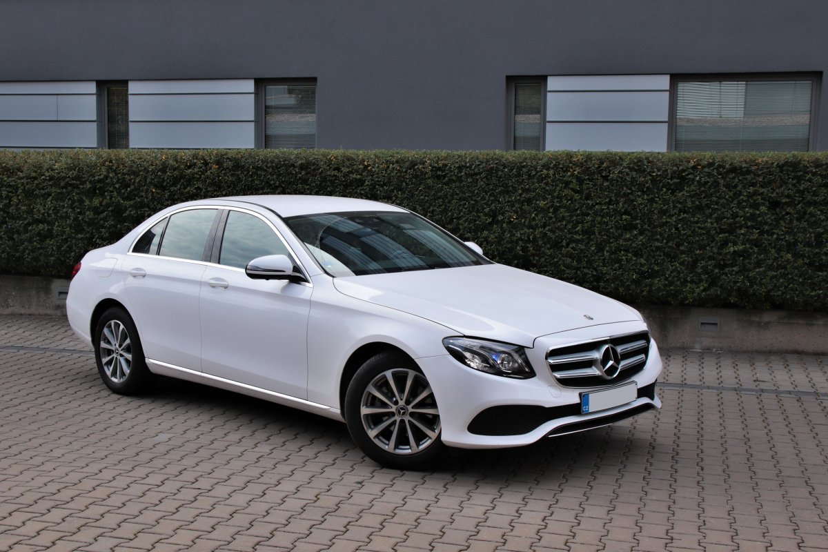 mercedes-benz-e220d- (3) mercedes-benz-e220d- (3)