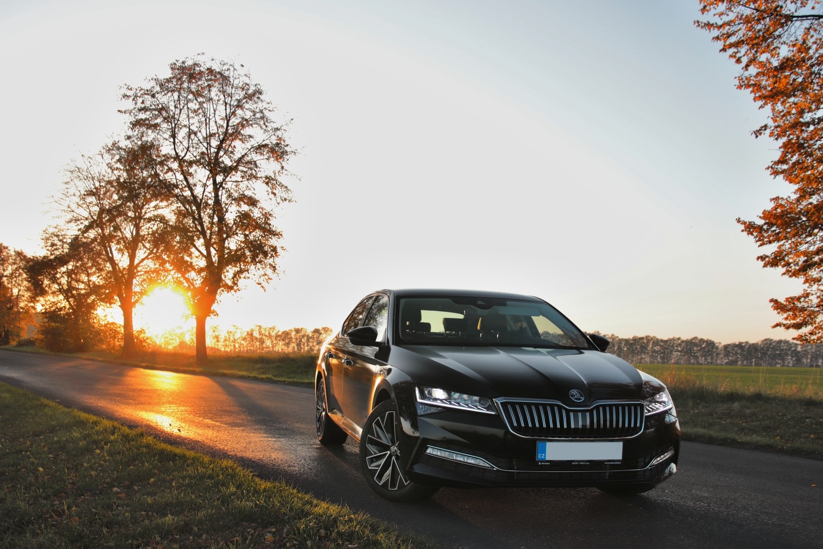 skoda-superb-zapad-slunce-podzim skoda-superb-zapad-slunce-podzim